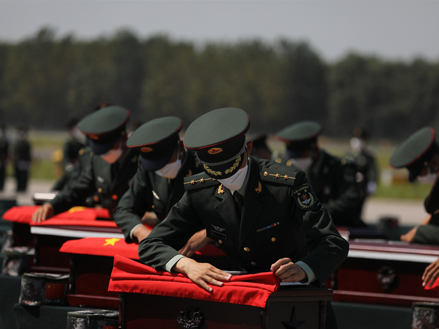 英雄回家丨第八批在韓志愿軍烈士遺骸歸國-現場圖